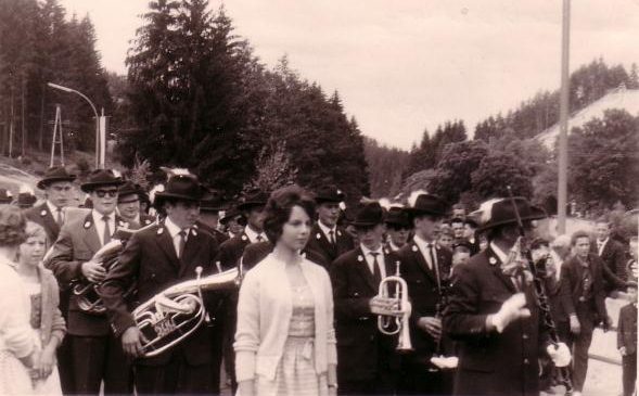 Trachtenkapelle Seeboden bei einer Ausrückung 1966